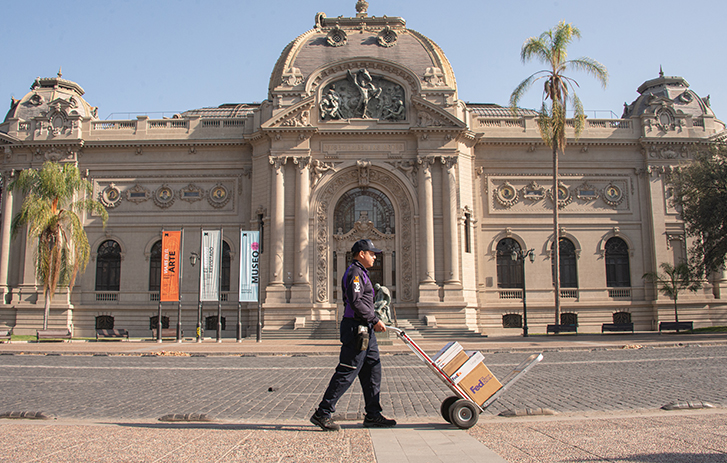 Empleado de FedEx y cliente
