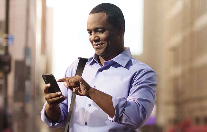 Customer downloading the FedEx mobile app